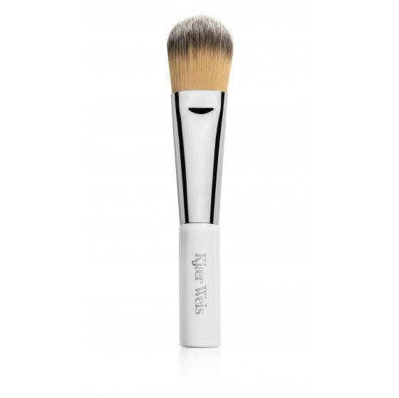 Blush Brush - Makeup - Kjaer Weis - blushbrush - The Detox Market | Blush Brush